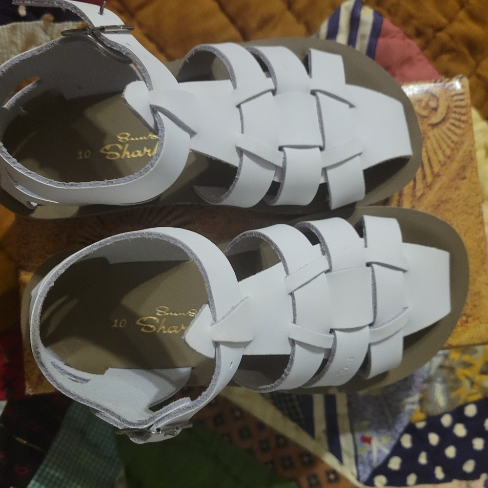 Sun-San Saltwater Sandals Size 10 NEW IN BOX White Sharks